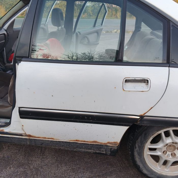 Opel  Omega  2.0
