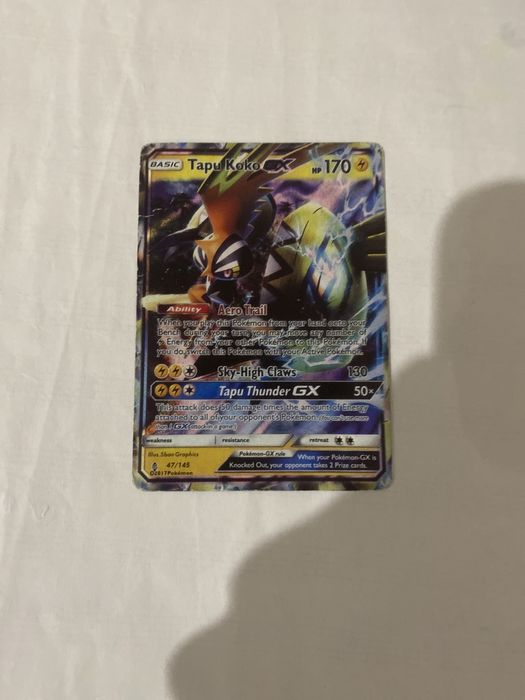 3 cartas pokemos Victini V #25, Tapu KoKo GX #47, Solgaleo #87