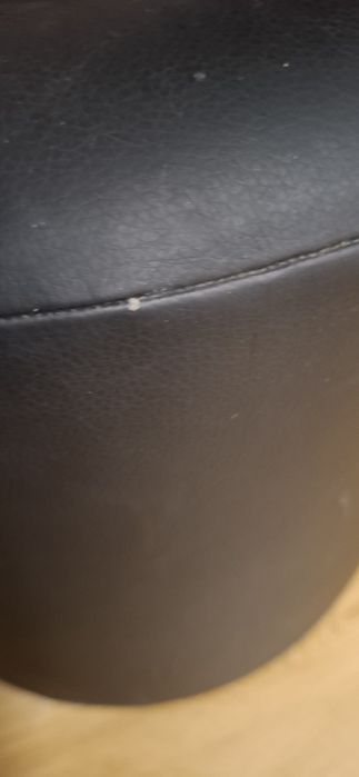 Pufa okrągła czarna skórzana