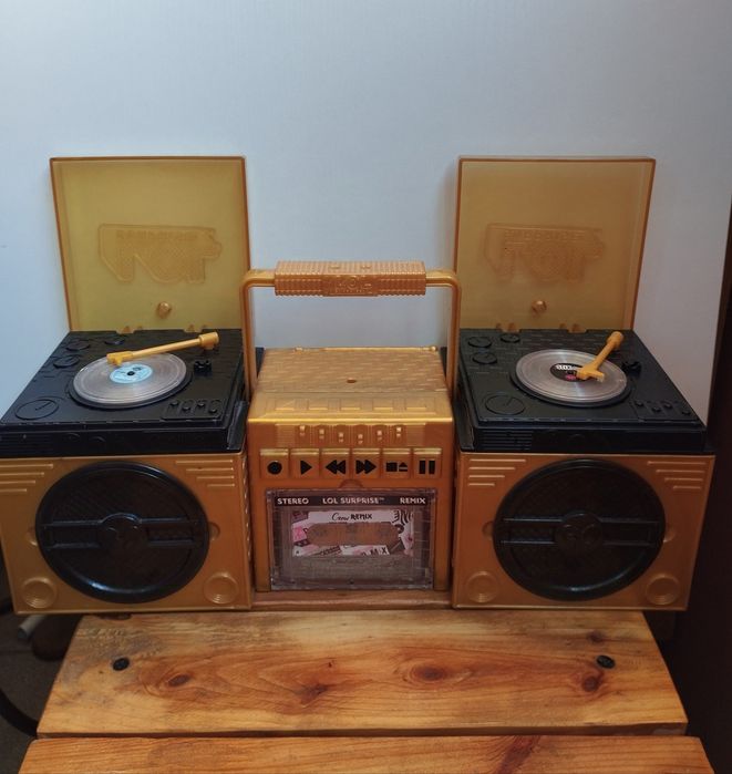 LOL remix музичний бумбокс з трьома ЛОЛ в різних музичних жанрах.