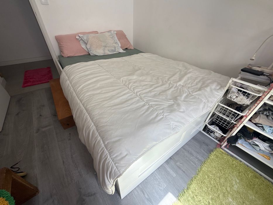 Cama de casal e colchão