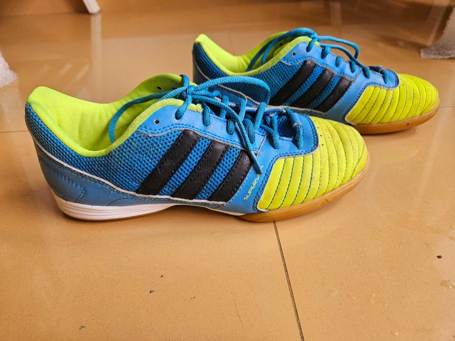 Chuteiras adidas tamanho 36