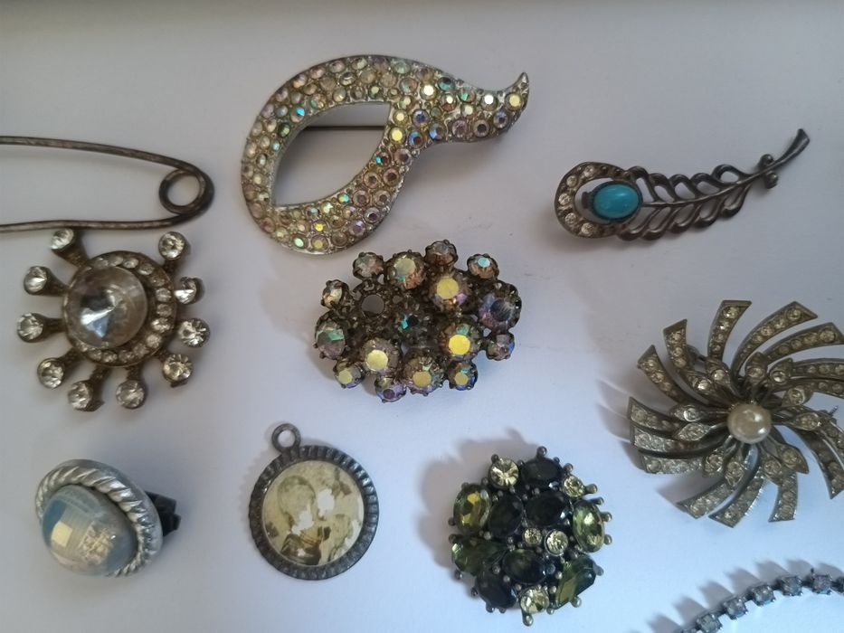 Бижутерия брошки, крестики