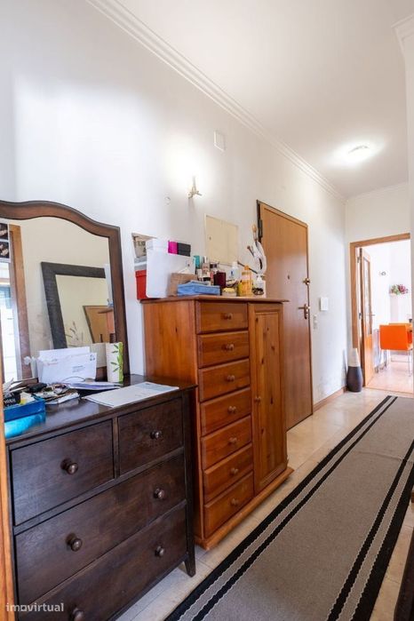 Apartamento T1 - Urbanização Gorgulão em Coimbra com Garagem