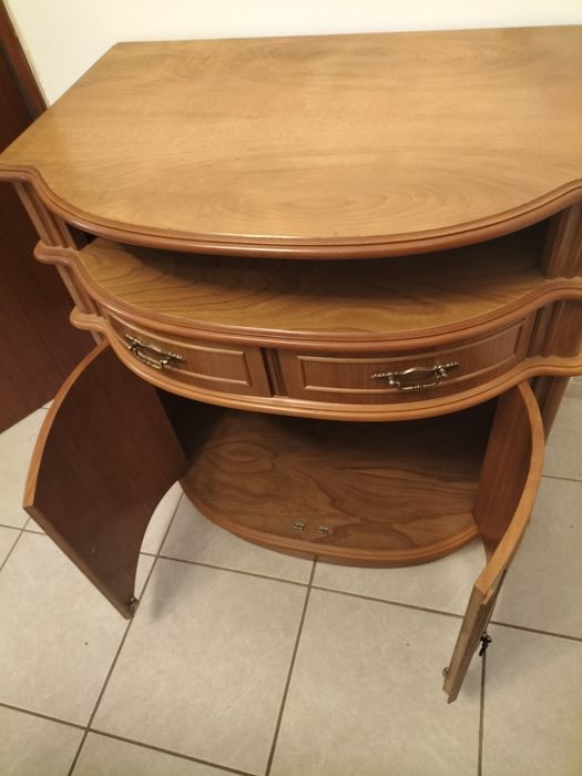 Móvel aparador em pinho