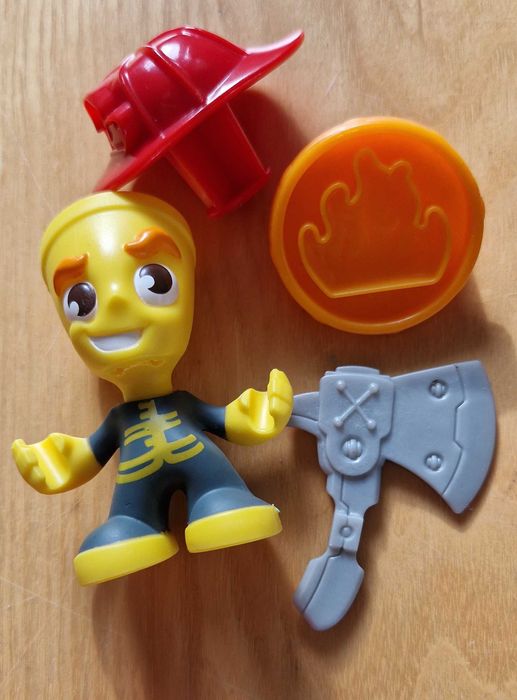 Play Doh Marvel zestawy PREZENT Captain America, Spider Man, strażak