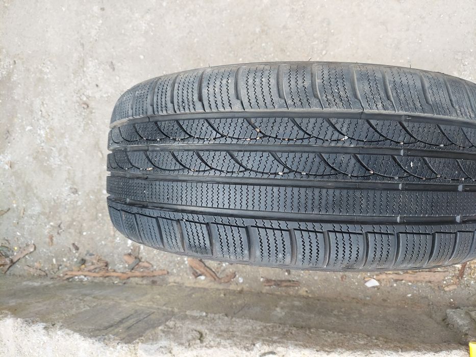 Комплект 4шт. різношироких шин Hankook R19 (225/40 та 255/35)
