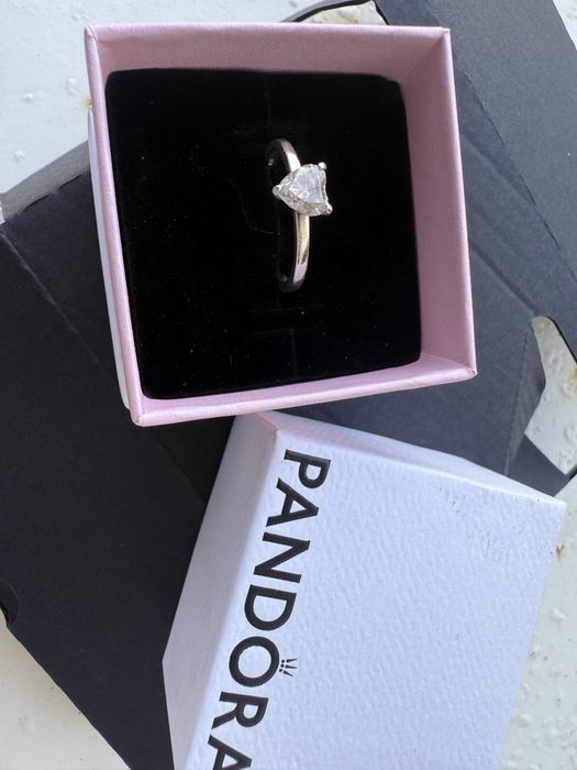 Vende-se conjunto aneis Pandora em Prata