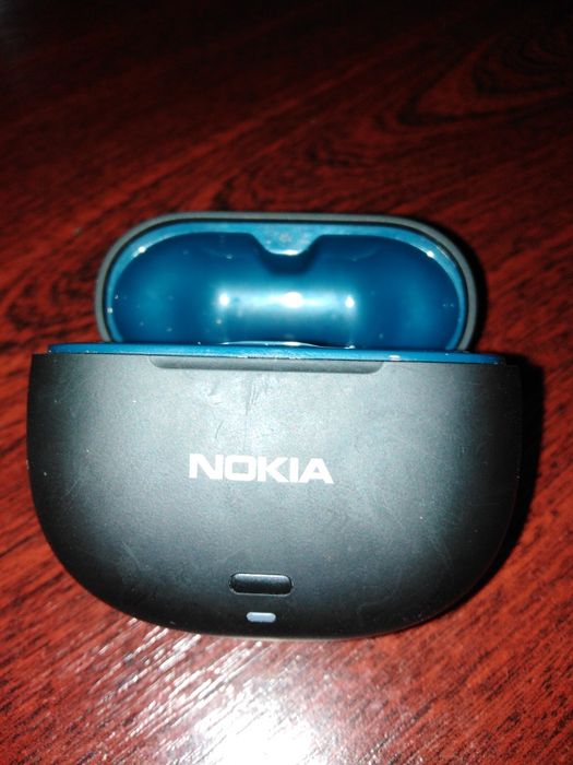 Продам бокс для наушников.