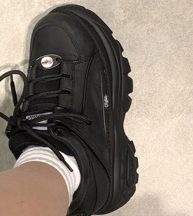czarne buty buffalo