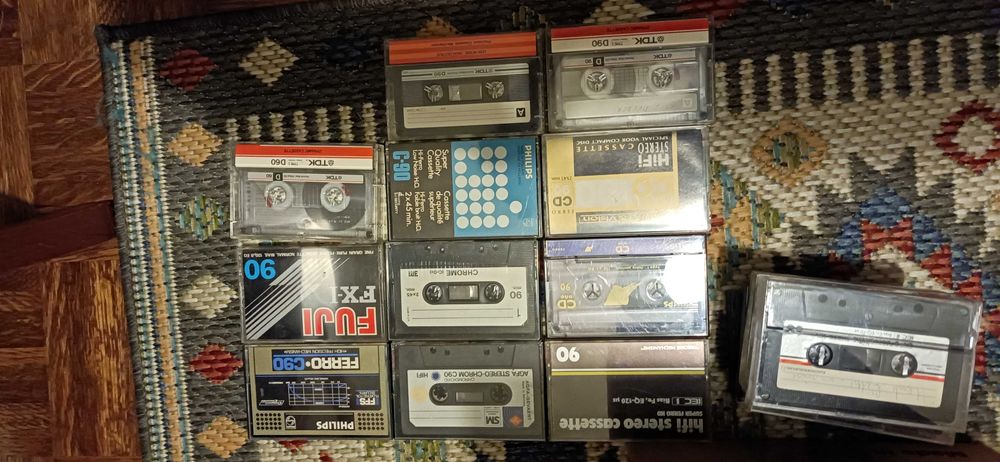 150 cassetes audio usadas para regravar