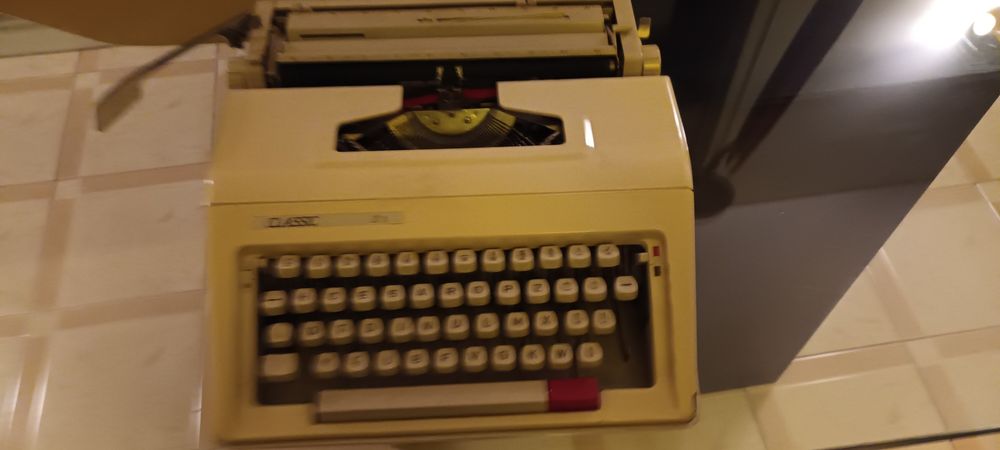 Maquina escrever classica apenas  15€