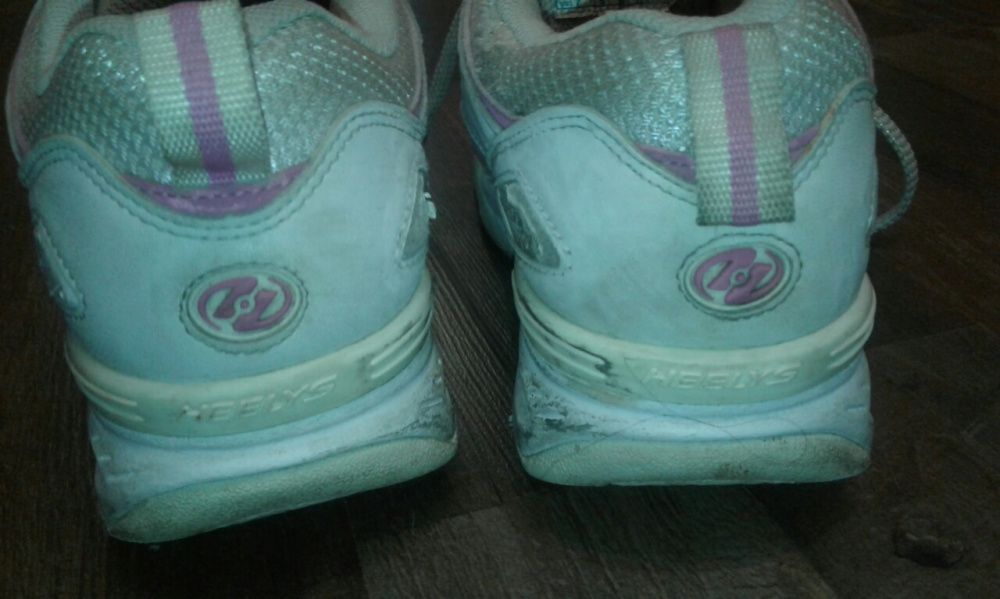 Кроссовки Heelys с роликами р.38