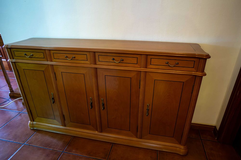 Vende-se sapateiras para corredor em madeira de cerejeira.