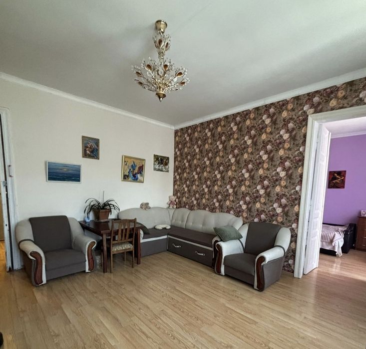 Квартира с ремонтом в центре города. Своё отопление, 2 балкона, средний этаж