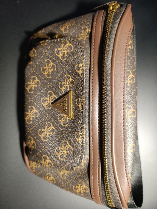 Сумка на пояс Guess