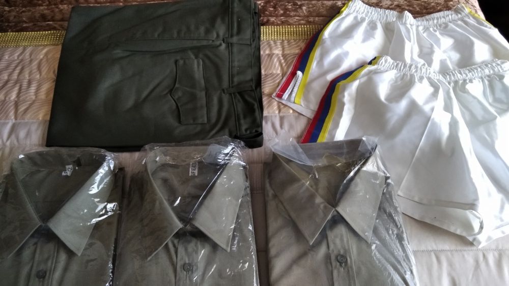 Camisas, calça e calções de tropa