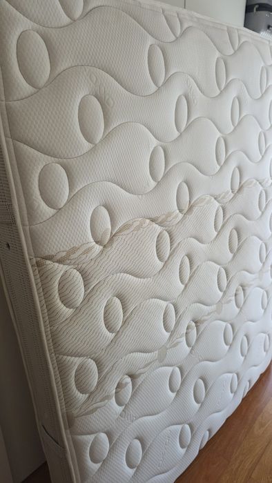 Colchão Molaflex 195×160 + estrado ( novo )