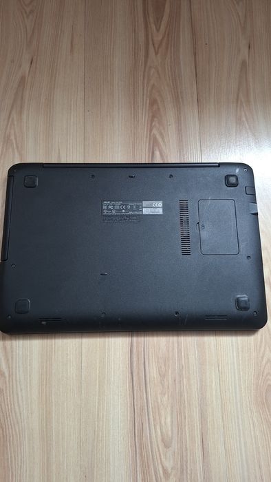 Laptopy  ASUS R556L