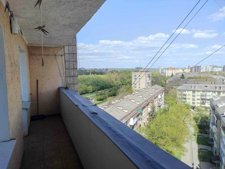Продається видова 3-х.кім. квартира по вул. Набережна ім. В. Стефаника
