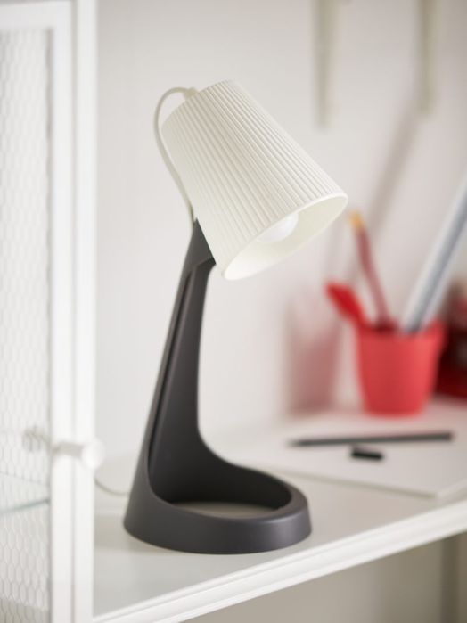 Candeeiro de mesa IKEA (Svallet) com lâmpada
Candeeiro de secretár