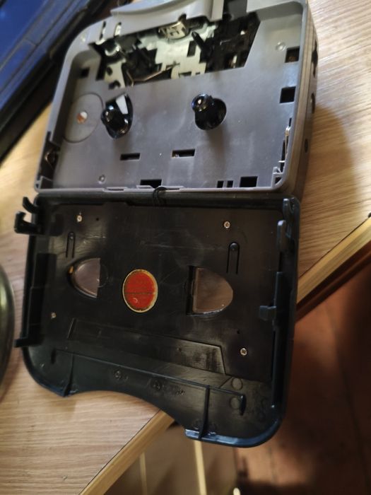 Касетний плеєр робочий для колекції.