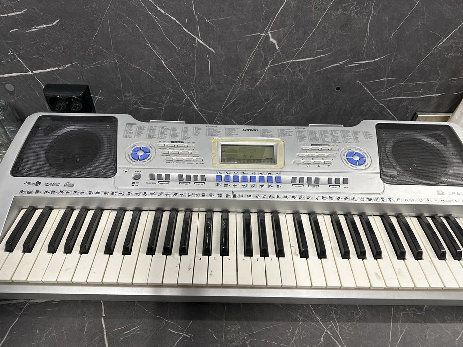 Синтезатор Yamaha PSR 215 з Європи