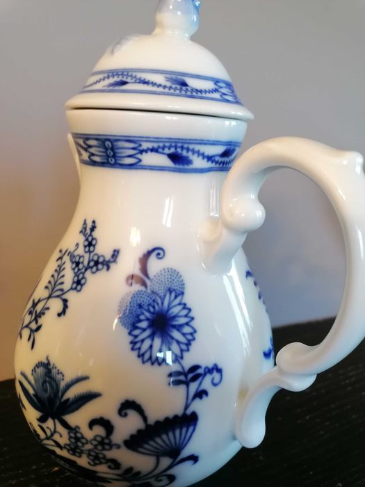 Dzbanek z wzorem cebulowym