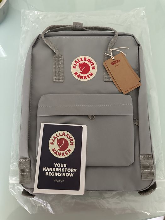 Mochila Kanken Fjallraven cinzenra