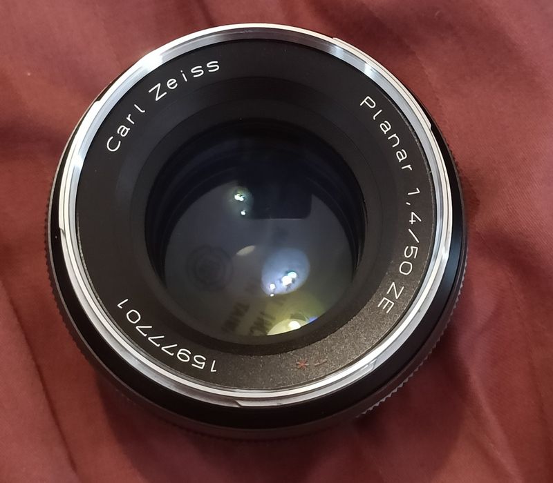 Carl Zeiss planar 50mm 1.4 canon EF