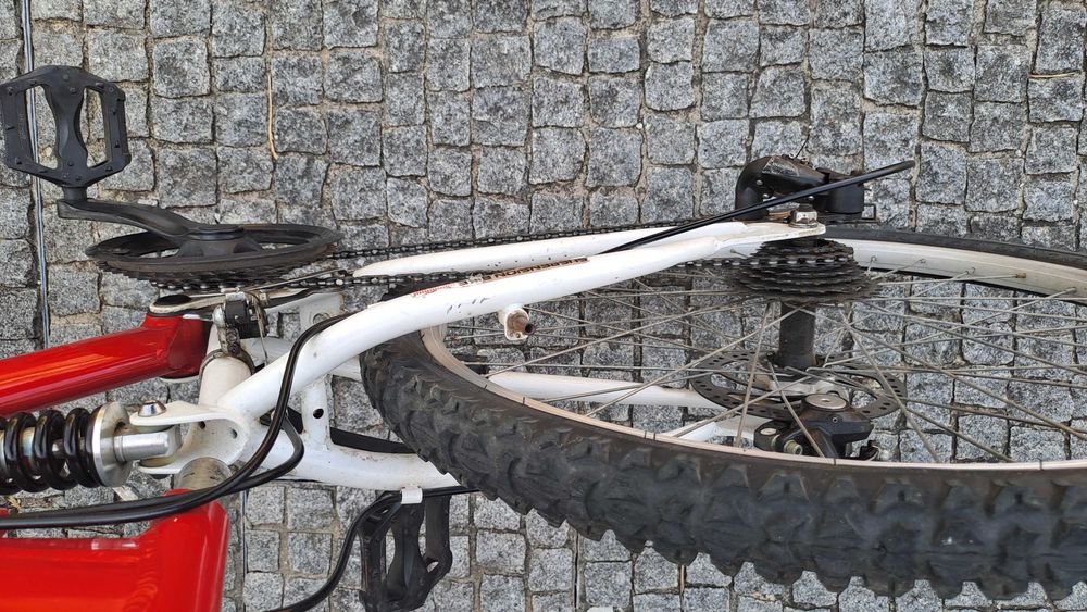 Bicicleta de Montanha em Alumínio – Dupla Suspensão & Travões de Disco
