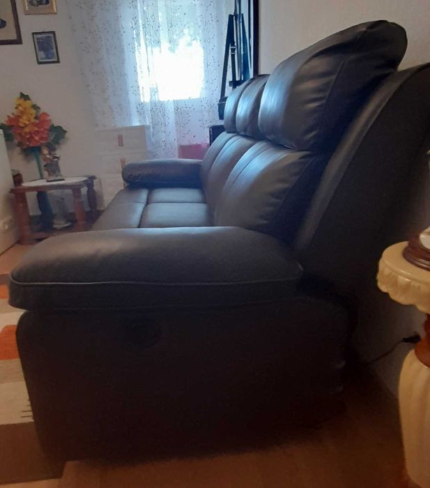 Sofa de 3 lugares, com 2 lugares de relax, muito estimado e em excelente estado de conservação.