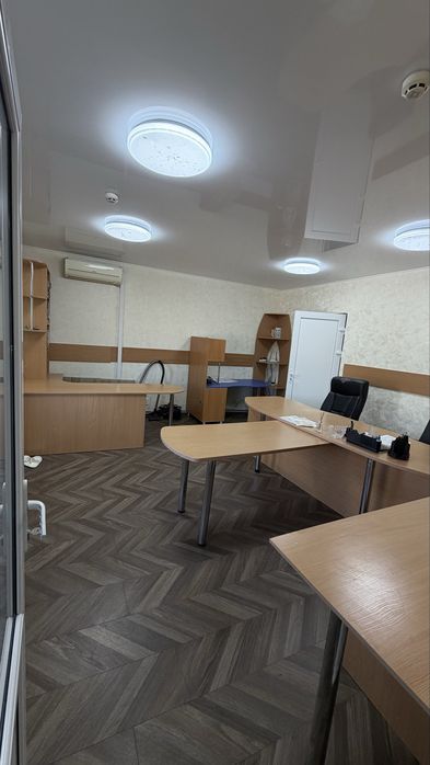 Прожаж земельної ділянки з будинком під офіс та складськими приміщення