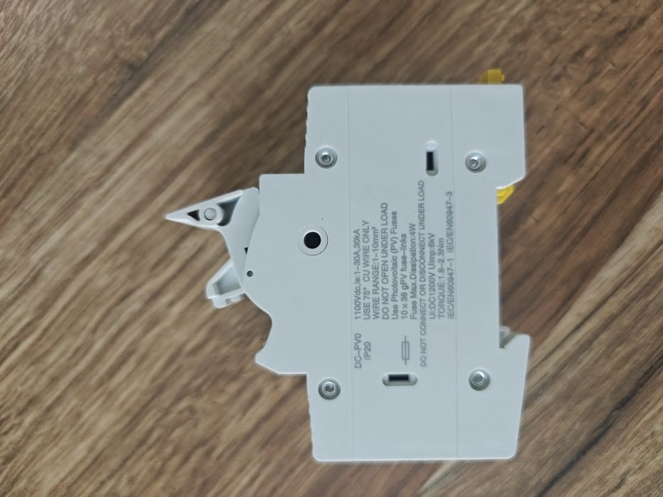 Запобіжник для сонячних панелей з LED індикацією  PV