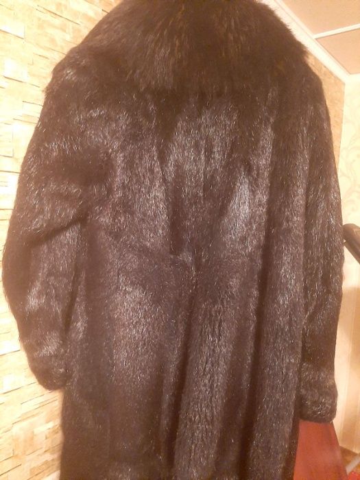 Жіноча шуба із нутрії
