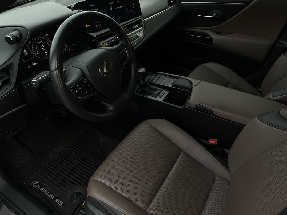 Lexus ES 250 полный привод 2022