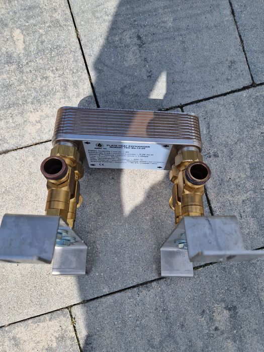 Wymienik ciepła płytowy 20 kw z ociepleniem i śrubunkami