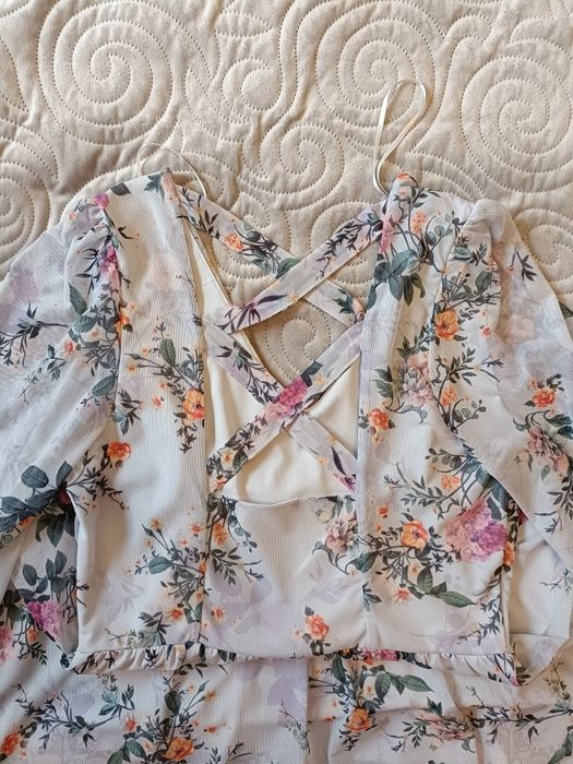 Elegancka sukienka w kwiatki