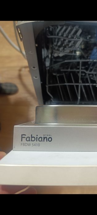 Продам посудомоищную  машину .