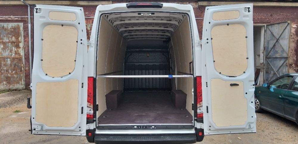 Zabudowa busa Iveco Daily 16m , 18m + montaż