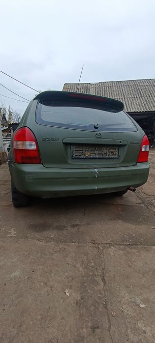 Мазда 323 2001 года