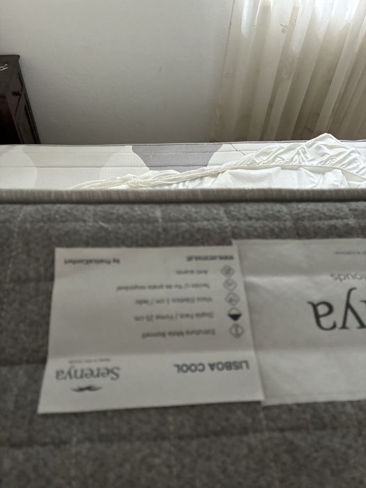 Colchões da marca  Serenya para venda com respectivos estrados. 1,90x90