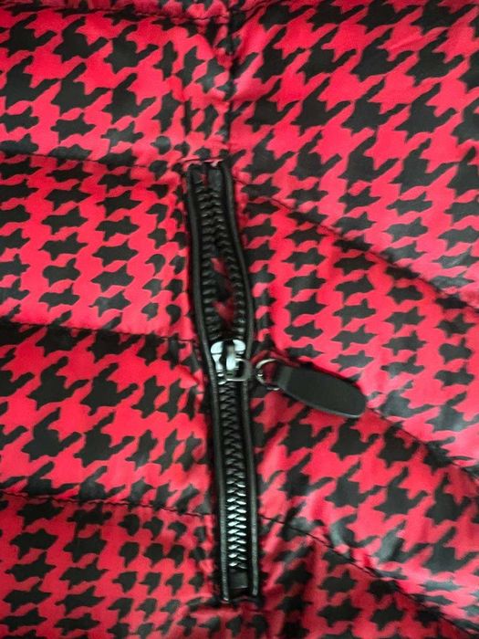 Kurtka pikowana w pepitkę czerwono czarną z kapturem - M-XL - "Amisu".