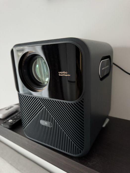 Projektor Wanbo Mozart 1 Pro + Ekran projekcyjny elektryczny