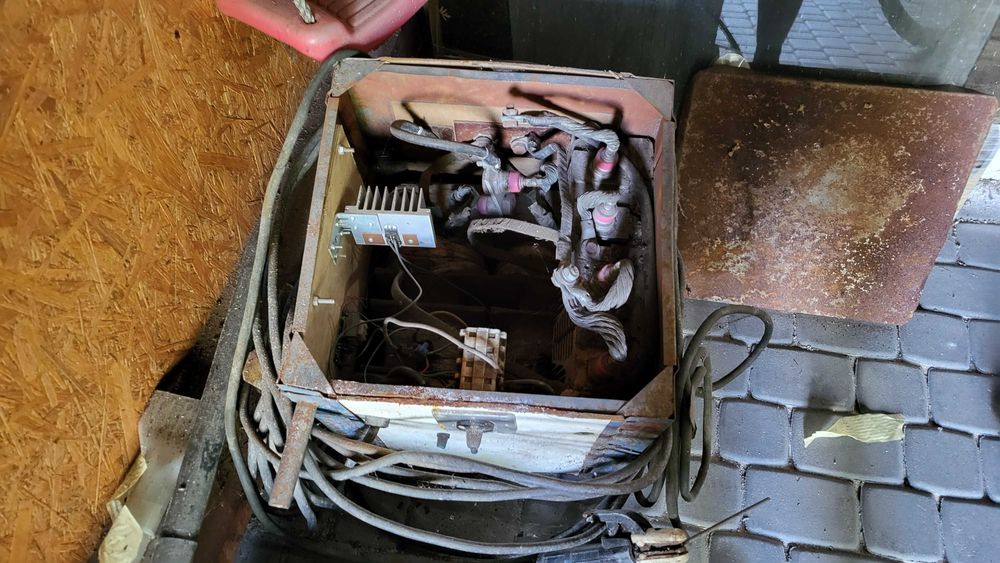 Spawarka duża, mocna, regulacja prądu, diody, rozruch 12V