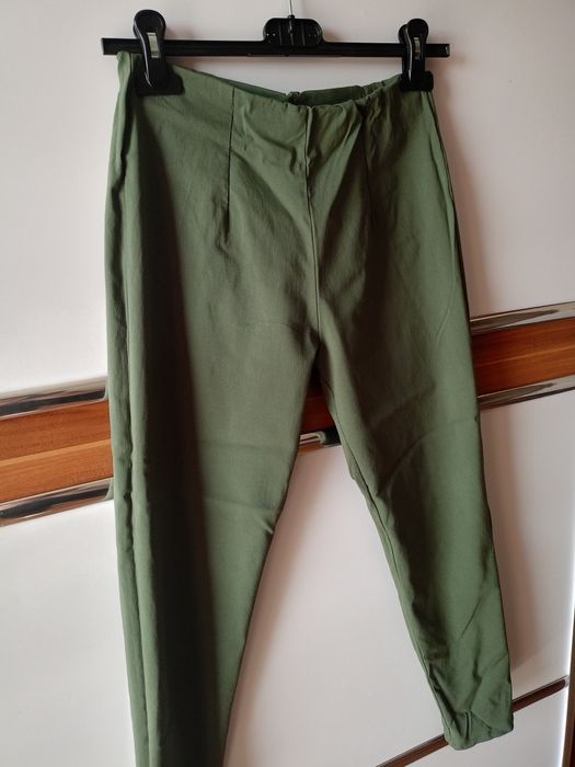 Spodnie materiałowe khaki r. 38/40