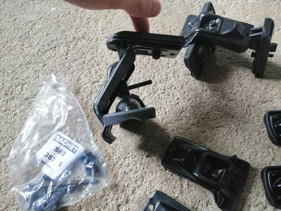 Apoios para barras de teto automóvel