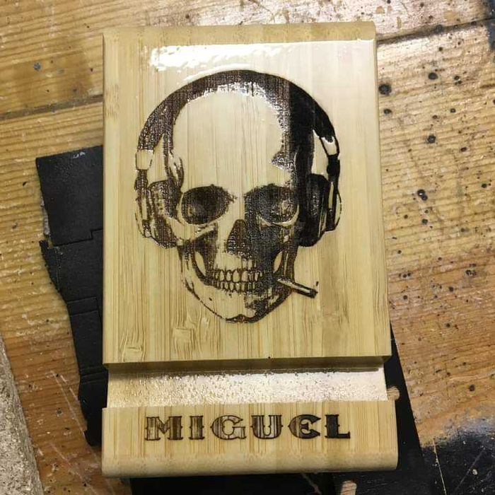 Suporte de telemóvel personalizável