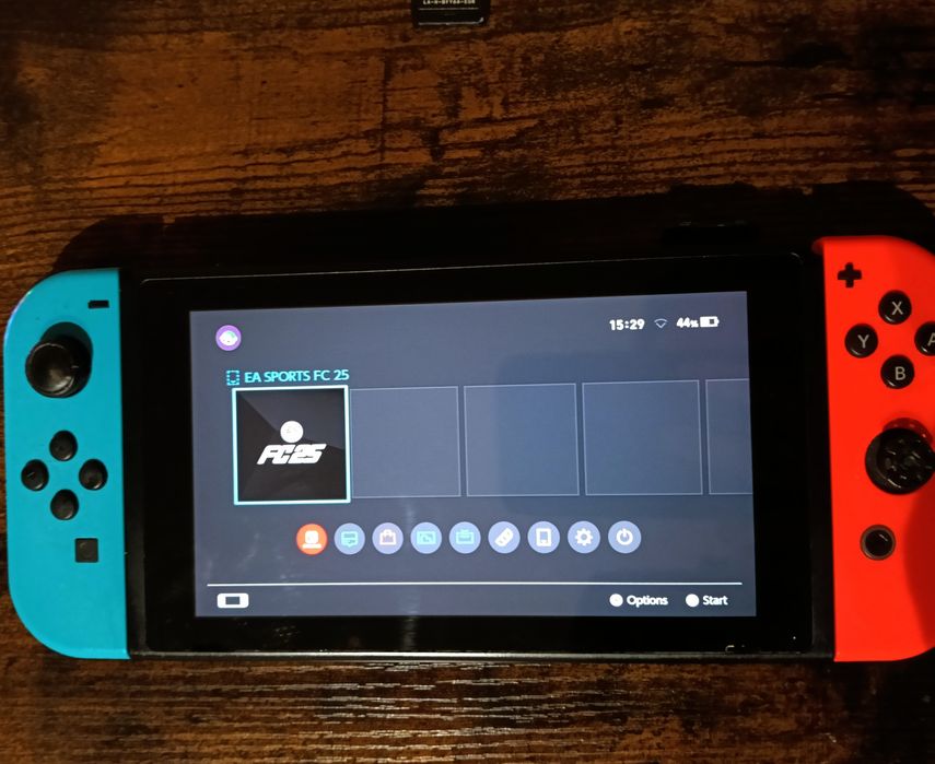 NINTENDO SWITCH HAC-001 + FC25 + 4 pady