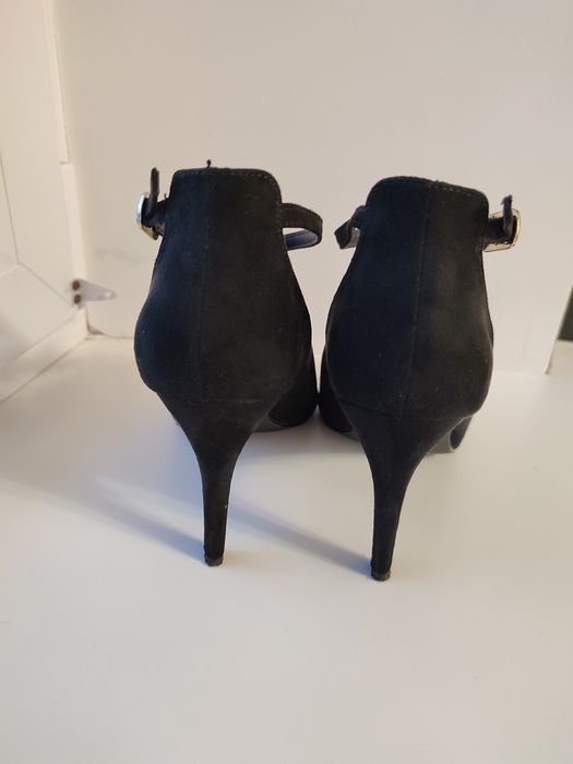 Продам туфлі h&m на каблуках з відкритим носком